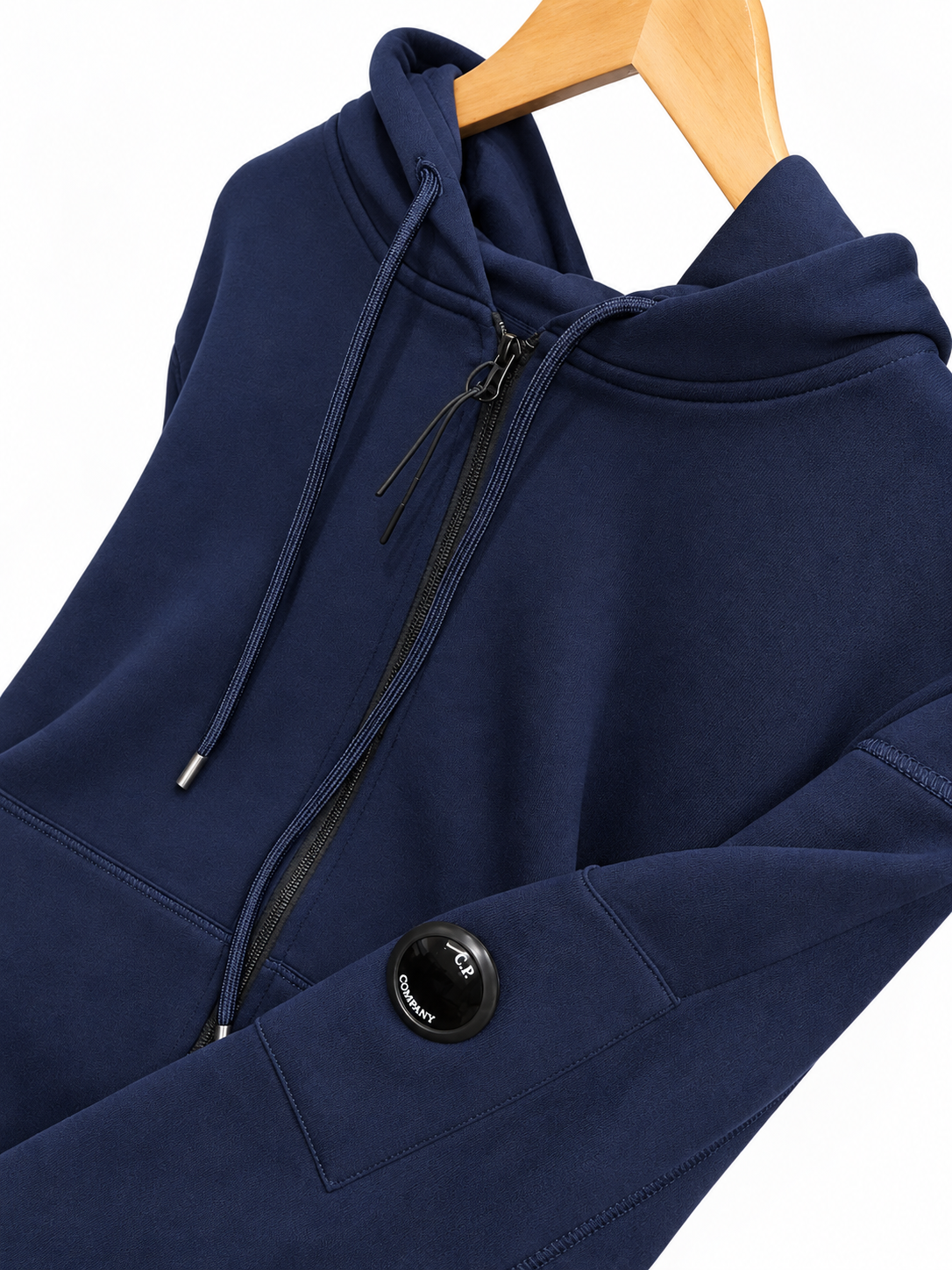 sweat à capuche bleu marine sur cintre sweat à capuche bleu marine sur cintre