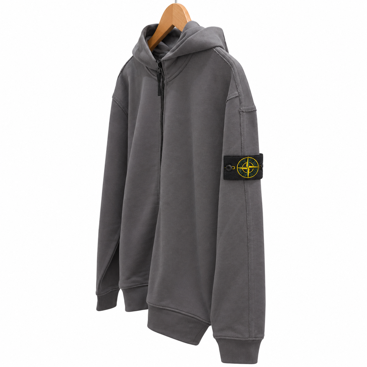 sweat à capuche gris sur cintre sweat à capuche gris sur cintre