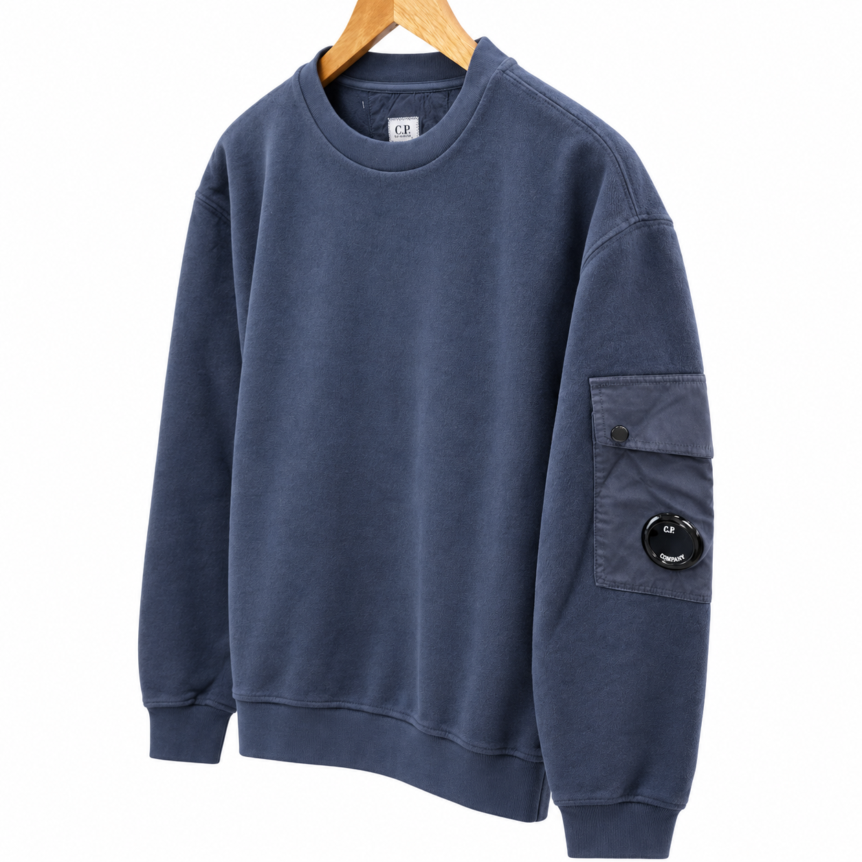 sweat shirt bleu ardoise sur cintre sweat shirt bleu ardoise sur cintre