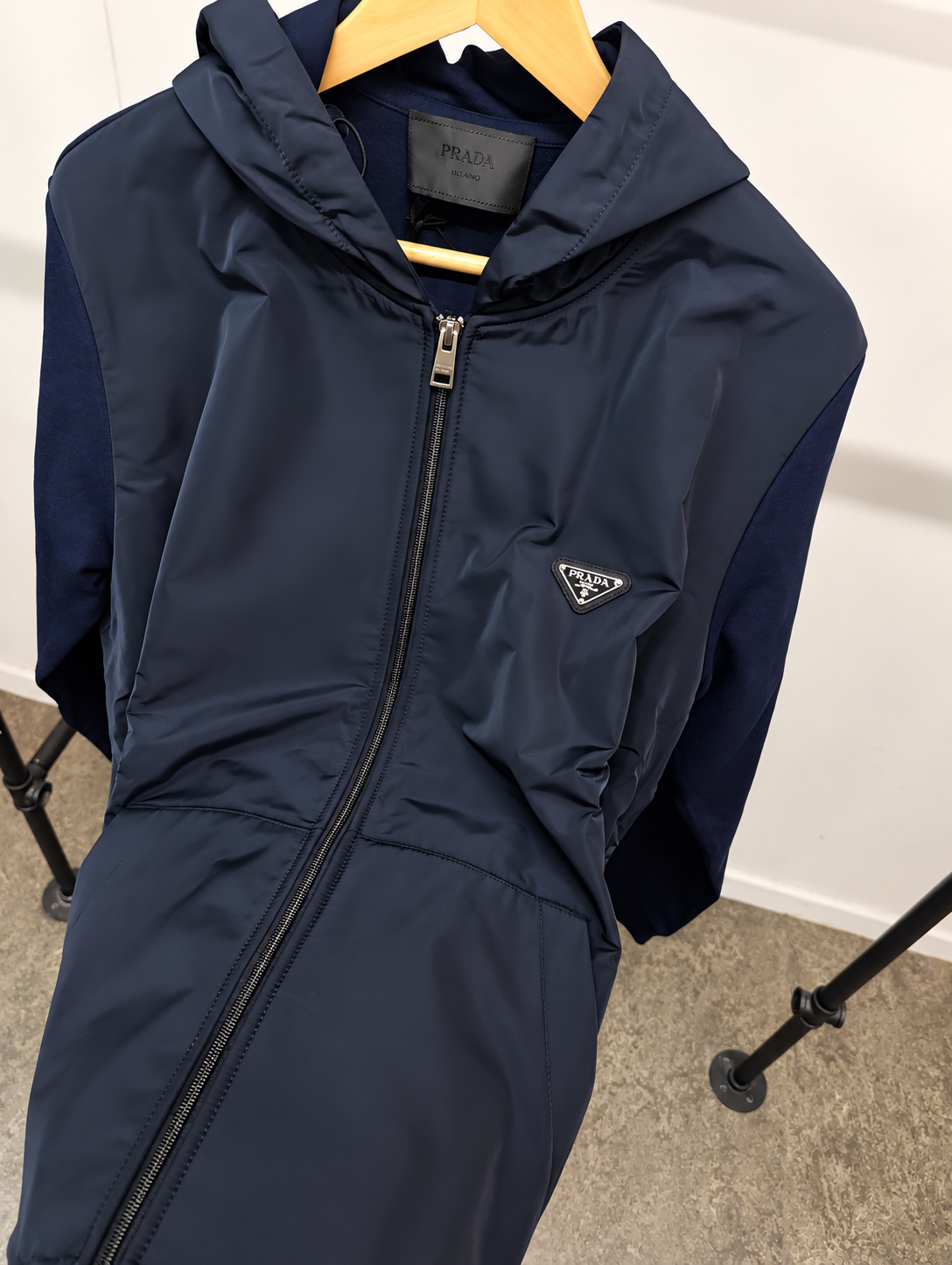 veste à capuche prada bleu marine suspendue veste à capuche prada bleu marine suspendue